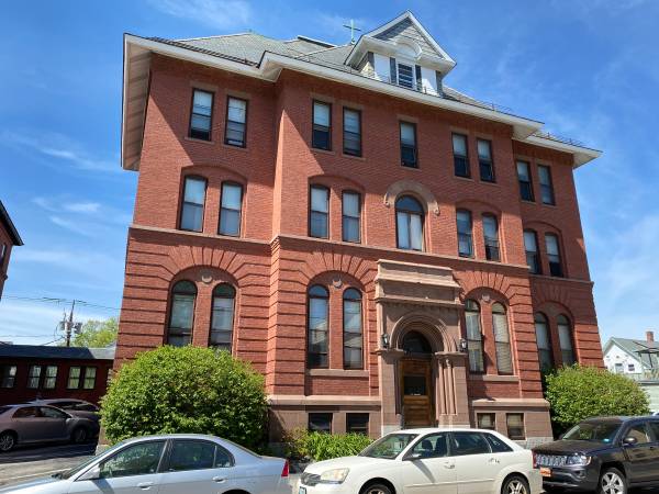 $1,620 / 1br - 426ft2 - $500 OFF! VIDEO TOUR a Lg 1-Bedroom Apt w/ Parking & FREE HEAT!! (124 Orange Street, Manchester, NH)63656278350849122