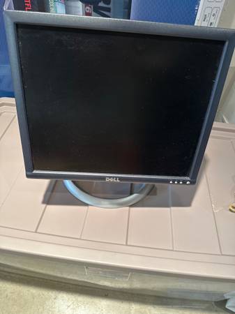 17 in Dell computer monitor 1