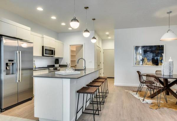 $2,570 / 2br - 1594ft2 - Granite countertops, Kitchen Island, Gas range, Double Vanity Bathroom (Eagle)63794970181121120