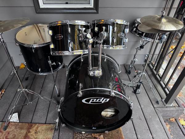 Pdp center stage drum set 1