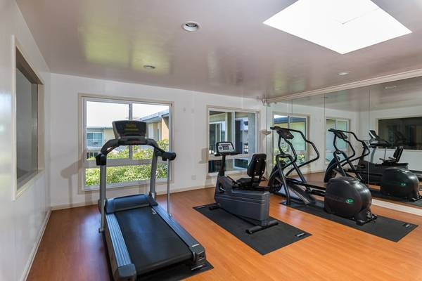 $2,400 / 1br - 725ft2 - Pisos Duros con Estilo de Madera, Instalación de Lavandería, 1 dormitorio (alameda)63813534212865122