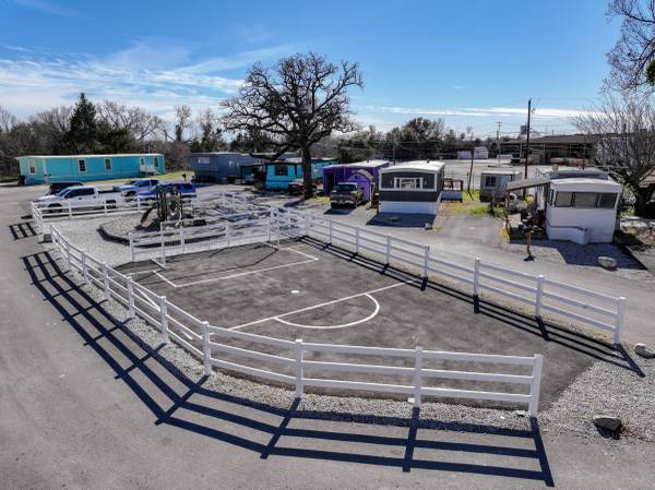 Empty lot spaces available in Hurst, TX! 1