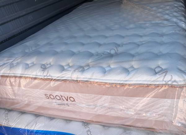 Organic Saatva Rx Queen and king mattresses. Delivery available 1