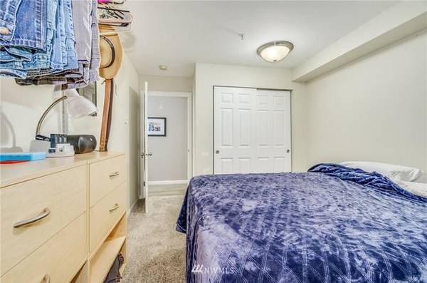 $1,500 / 1br - 677ft2 - Well-maintained and updated ground floor unit backed to a beautiful gr (Federal Way)63891325134337120