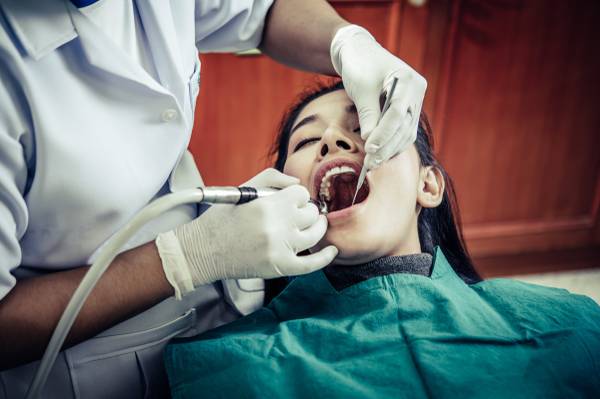 Best dental clinic in Vivekananda Nagar 1