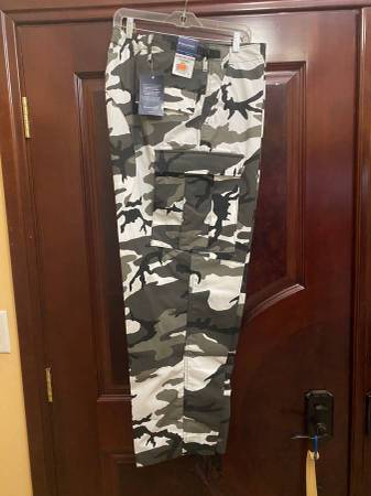 NUEVO CON ETIQUETAS PANTALONES DE CAMUFLAJE PROPPER PARA CAZA Y EXTERIORES - $40 (Woodland Hills, CA)63471426879107124