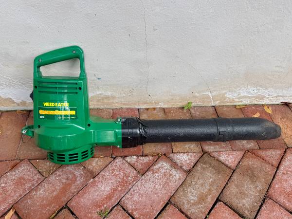 WeedEater corded electric leaf blower 1