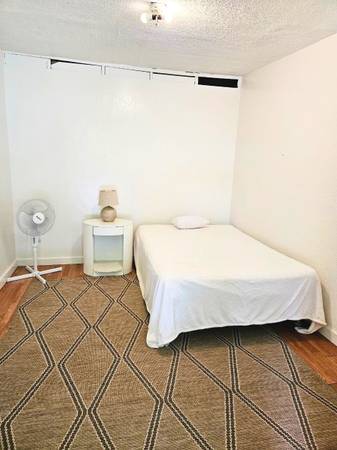 $650 HILO! SEMI FURNISHED PRIVATE ROOM (Kilauea Ave Hilo)63939788888451120