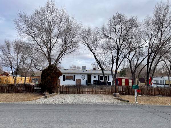 $310,000 / 2br - 1152ft2 - Home on large lot (Sun Valley)63682219247107121
