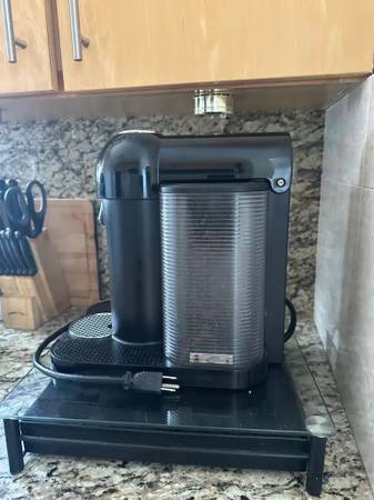 Nespresso Vertuo Máquina de Café y Expreso de Breville con Aeroccino, Negro - $80 (Washington DC)63471432443265121