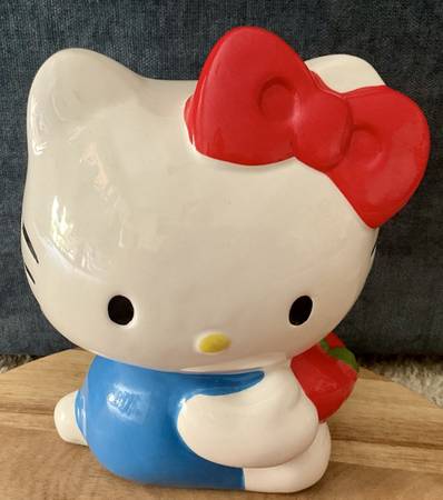 Sanrio Hello Kitty w Apple CERAMIC Bank. Missing rubber stopper 1
