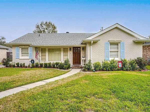 Thoughtful space arranged for balance and quiet living 1