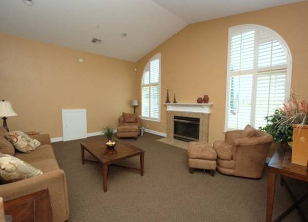 $2,582 / 3br - (3) Áreas de juegos, puertas de pantalla, piscina (1720 South Depot Road, Santa Maria, CA)63663973843331122