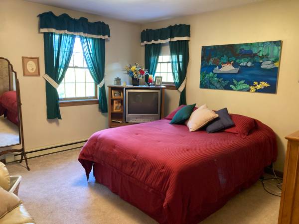 $200 / 4br - HOGAR ENCANTADOR PARA FÚTBOL Y GRADUACIONES DE PSU 2025 (STATE COLLEGE)64145534922753123