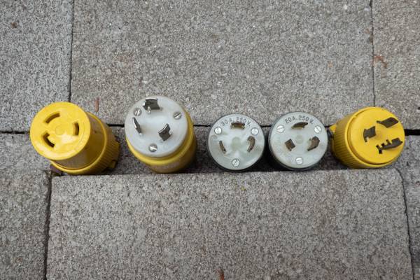 Marine electrical wire, pigtail adapters 1