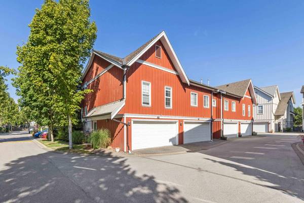 Steveston 3BR End-Unit Townhome |Lease Term: 13 months/ One month free 1