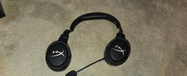 HyperX Cloud Flight Wireless Gaming Headset BROKEN SNAPPED 1