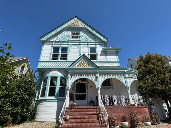 $800 / 5 habitaciones - 3000 pies cuadrados - Habitación con vista al agua de la casa victoriana "Arnold House" de 1894. ¡Servicios incluidos! (vallejo / benicia)63790049765379120