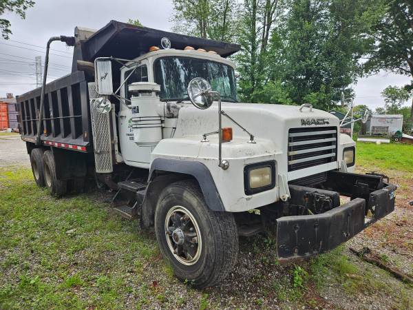 1998 Mack RD688S Tandem Axle Dump Truck 1