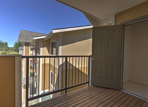 $2,020 / 2br - Piscina y spa relucientes, interiores de diseñador, microondas (12115 State Ave, Marysville, WA)63688607728641123