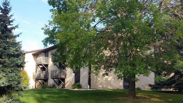$950 / 1br - Large 1 bedroom with heat secure building Appleton (301 S. Kools St)63838112465411120