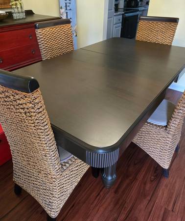 Dining room table with leaf and 6 chairs 1