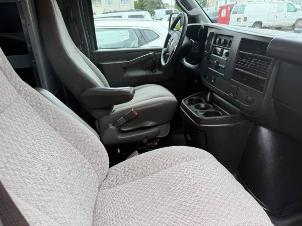 2017 GMC Savana 2500 SERIES - Photo 6