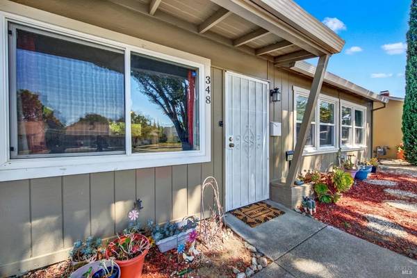 $2,380 / 3br - 1030ft2 - Ranch-style home located in a mature neighborhood (fairfield / vacaville)63933766373379120
