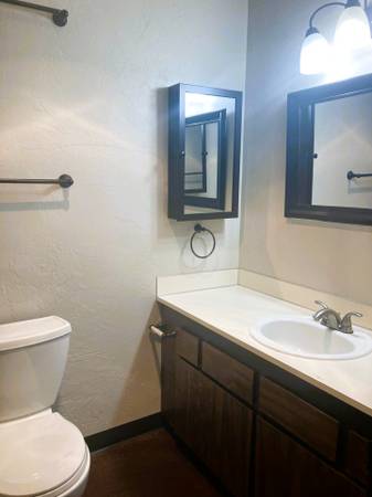 $1,125 / 350ft2 - (OLV 23) Studio w/full kitchen & bath (Eugene)63977276309379122