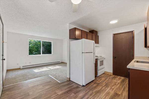 $1,295 / 1br - Enjoy a beautiful, secluded home within the friendly Timberlake duplex (Lacey)63874306684673123