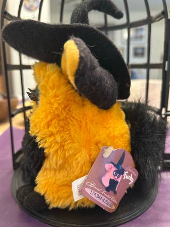 Autumn Furby - Special Edition - 1999 Witch - $200 (Los Angeles)63471469760001124