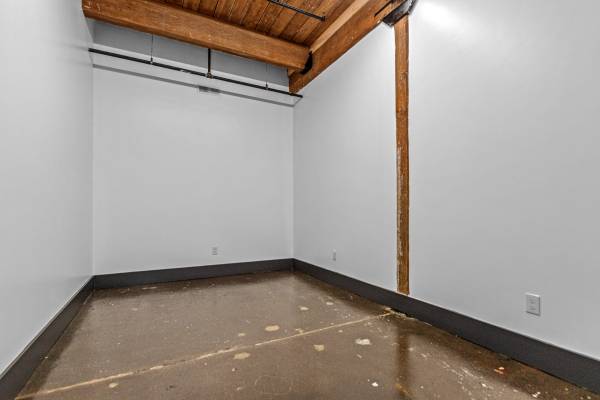 $800 / 140ft2 - OFICINA REMODELADA CON TODOS LOS SERVICIOS INCLUIDOS!! (MALDEN / Maplewood St.)63856665401089124