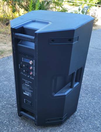 2 Electro-voice PA speakers 1,000w plus raised stands - $750 (Lake Forest Park)63444074710275122