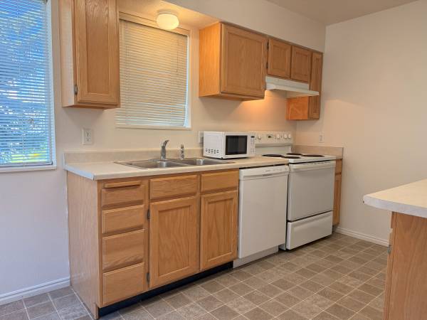 $733 / 1br - 600ft2 - Cozy Apartment • Low Deposit • Free Laundry & Parking • Apply Today (Rexburg)63952519592706124
