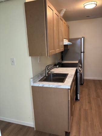$850 / 2br - 2 rooms available in a Large Town house (Sterlimg)64040024935297123