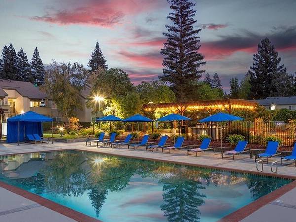 $1,695 / 1br - 637ft2 - Perfect 1 BR with Year-Round Pool & Jacuzzi (East Sacramento)63961335768067120