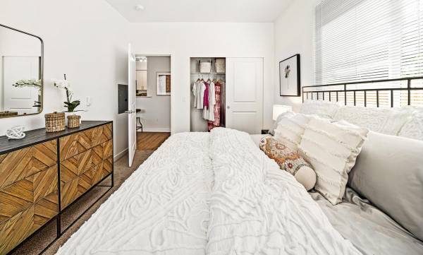 $1,449 / 1br - 746ft2 - Rent with Style: Choose Velo Apartments!63977278956035121