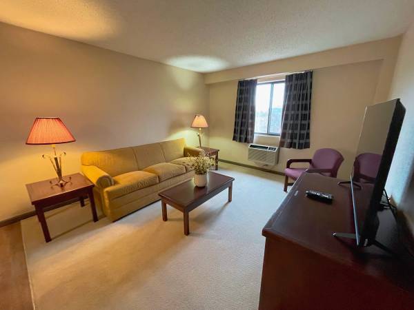 $225 / 1br - 648ft2 - King's Quarters, Furnished with all utilities paid! (Branson)63754834627459123