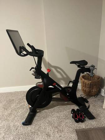 Peloton Bike (3rd Gen) + Shoes 1