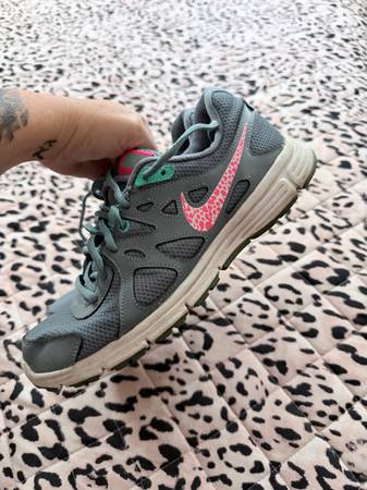 Like new shoes size 9 1/263932506708738120