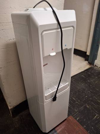 Top Loading Hot/Cold Water Dispenser / Cooler 1