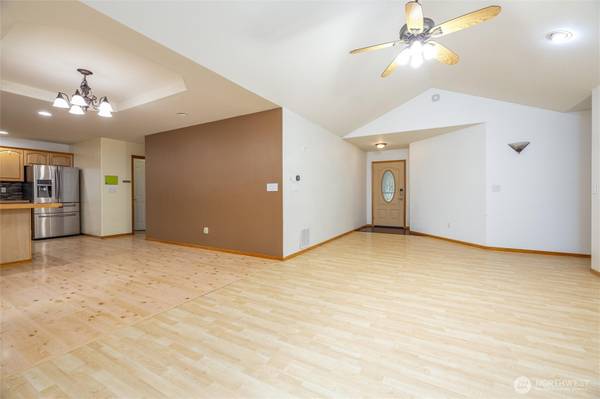 $650,000 / 5br - 3578ft2 - Expansive Five-Bedroom Home Nestled In Sudden Valley (Bellingham)63509554645251123