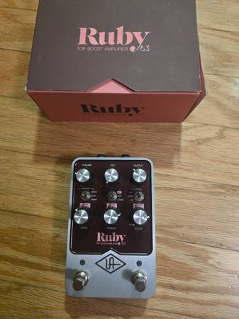 Universal Audio Ruby '63 Top Boost Amplifier Pedal 1