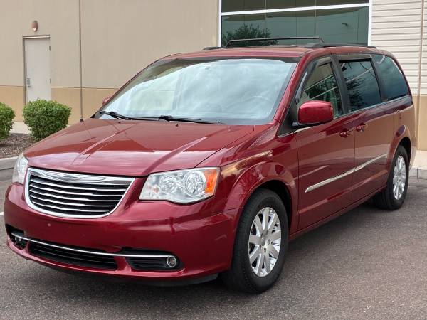 CHRYSLER TOWN COUNTRY 1