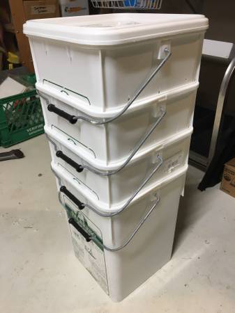 DIY Vermicompost Starter Bin - Includes Worms 1