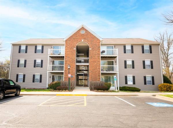 $1,605 / 1br - 687ft2 - 1/bd 1/ba, Wooded View, On-Site Management (13940 Longwood Manor Ct, Woodbridge, VA)63779373799169120