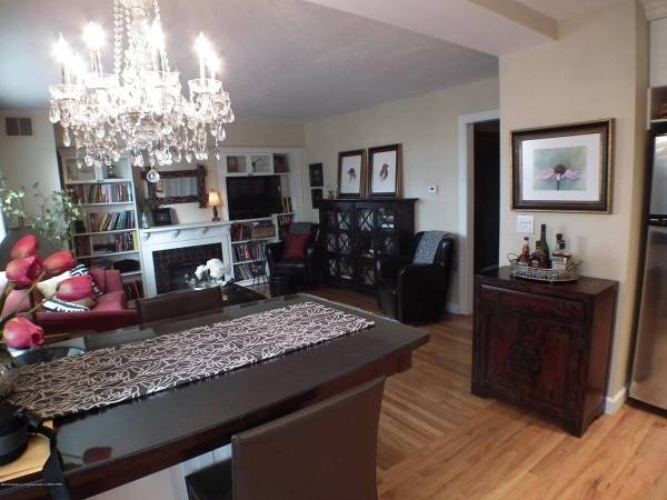 $1,300 / 1br - 602ft2 - Completely remodeled 1-bath / 1-bed condo between Frandor and Campus. (East Lansing, MI)64196990608898124