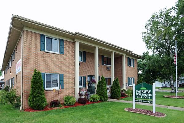 $750 / 2br - 600ft2 - Pre-3 - Fairway Apts. 1 & 2 Bed Available (Manitowoc)63813311452803121