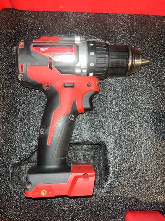 Milwaukee M18 Drill/Driver w/Battery 1