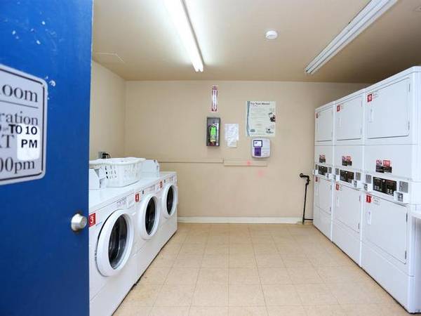 $1,085 / 2br - 750ft2 - Clubhouse, Balcony, Swimming Pool, Resident BBQ Area63668453094147123
